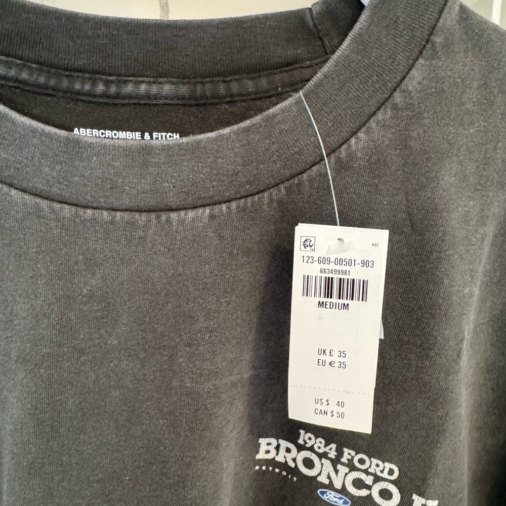 Abercrombie & Fitch Black Graphic Tee - Picture 3 of 3